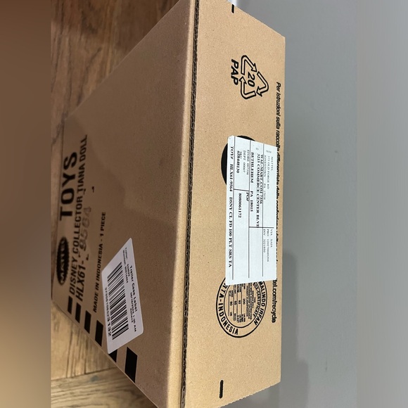 Disney100 Collector Tiana doll - Picture 9 of 9